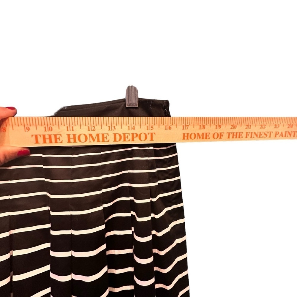 🔴 5 for $40 SALE! 
TALBOTS Pleated ALine Black White Striped Skirt Sz 8 - Picture 11 of 11